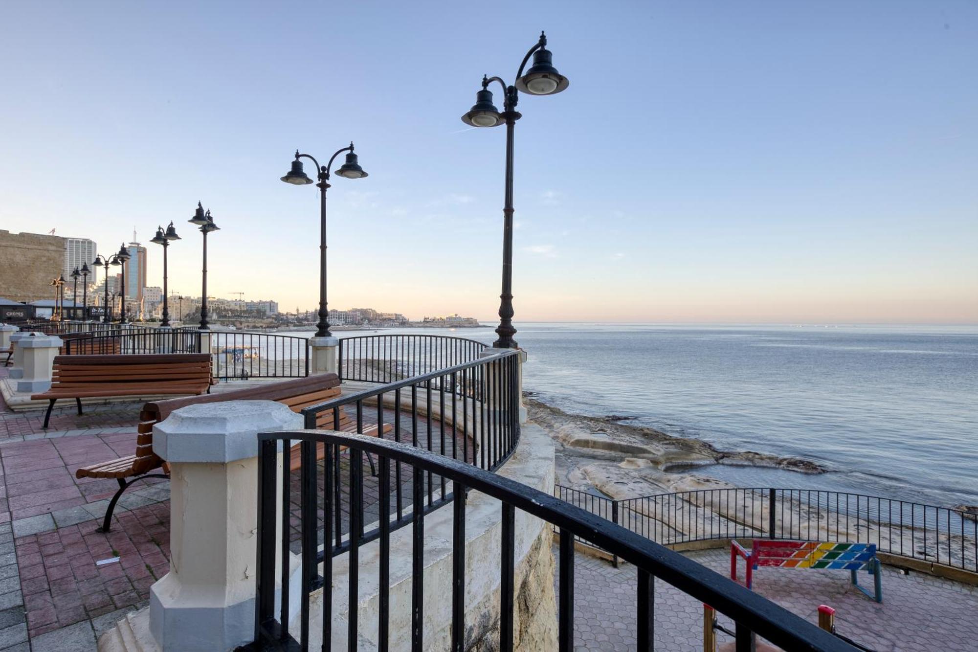 Seafront Sliema Apartment With Balcony & Sea Views By Jl Εξωτερικό φωτογραφία