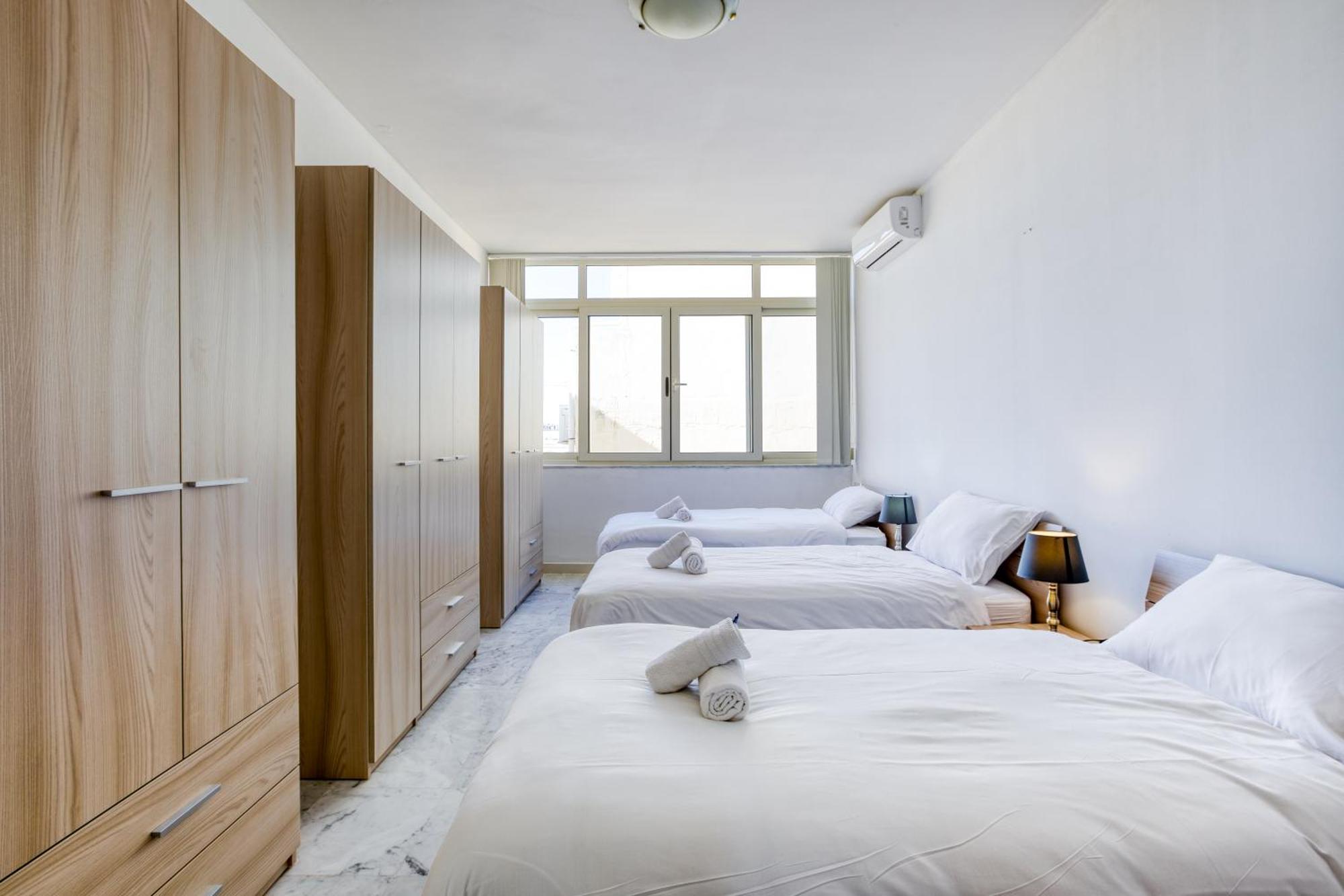 Seafront Sliema Apartment With Balcony & Sea Views By Jl Εξωτερικό φωτογραφία