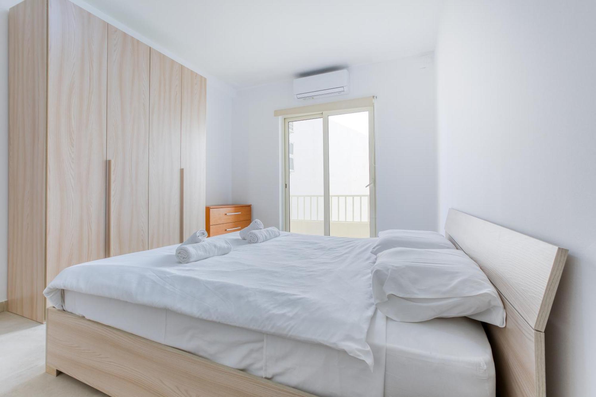 Seafront Sliema Apartment With Balcony & Sea Views By Jl Εξωτερικό φωτογραφία